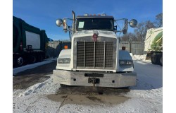 2013 KENWORTH T800 Roll-Off Truck