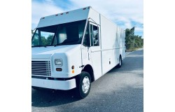 2004 FREIGHTLINER MT45 Step Van Trucks